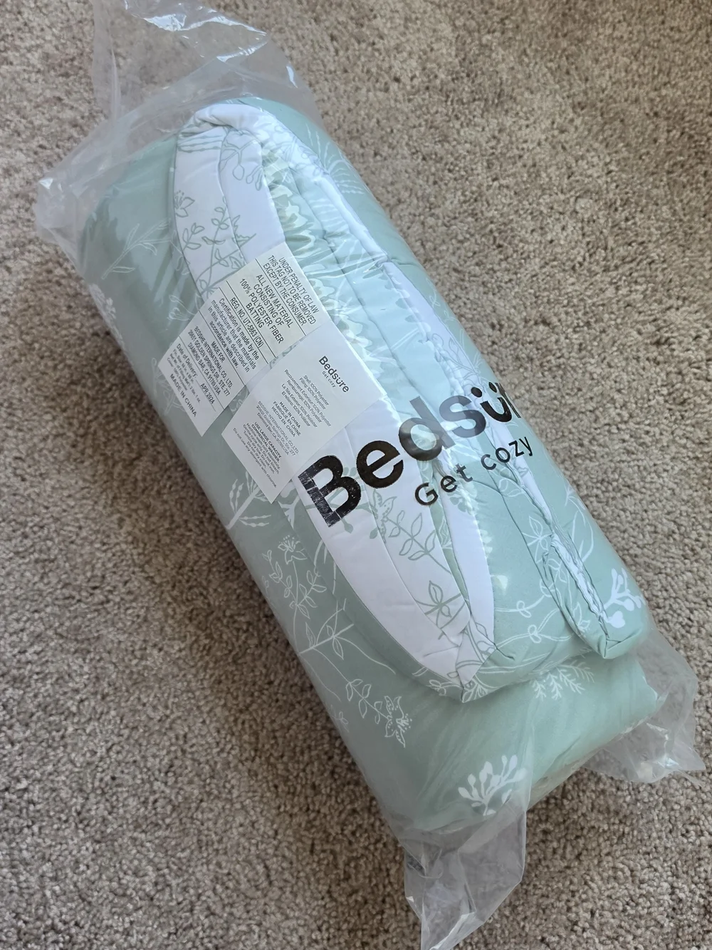 NEW Reversible twin Comforter Set in Sage Green